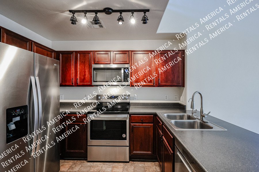 Charming 3 bedroom property image