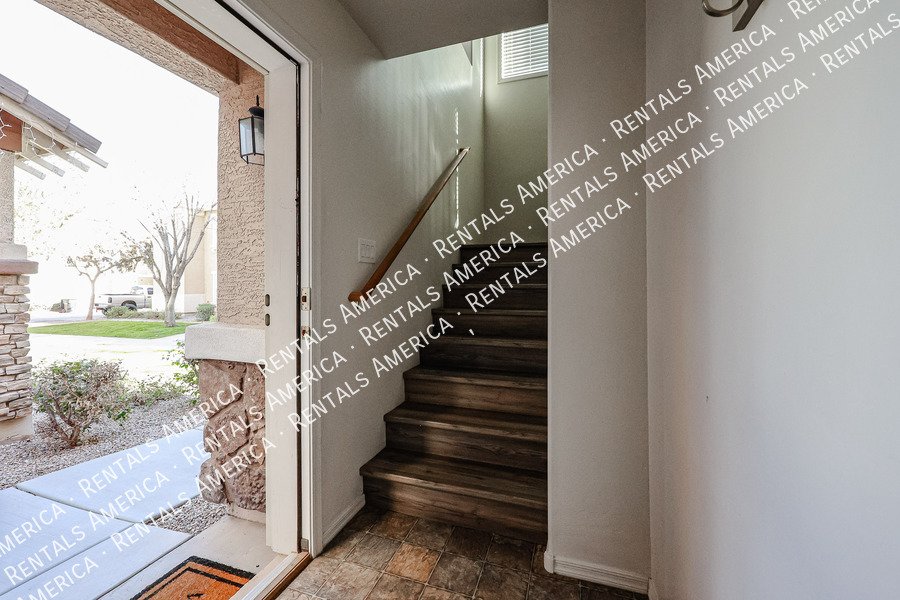 Charming 3 bedroom property image