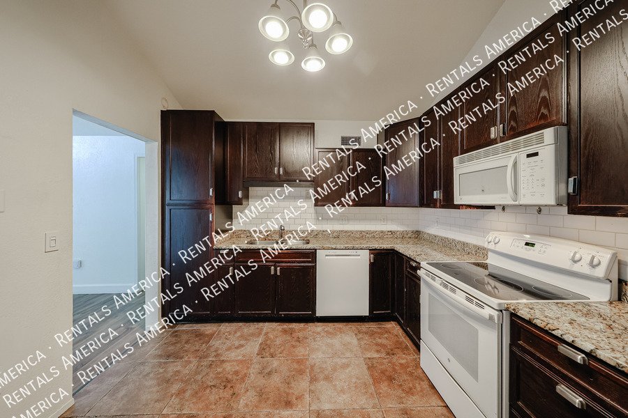 3/2 Bath Townhouse  in Beautiful Mesa Riverview Area property image