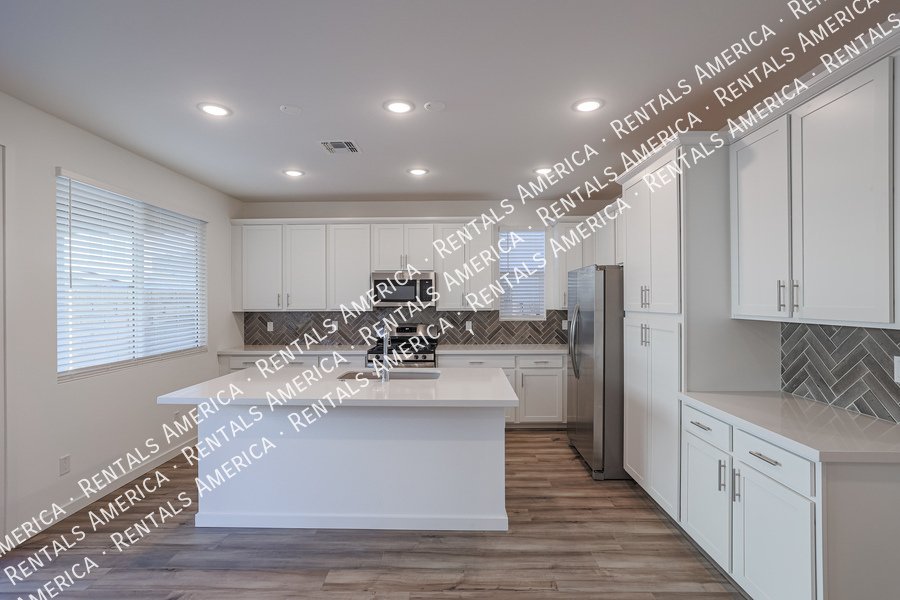 Beautiful Home With Appliances property image