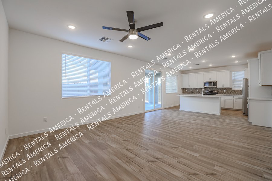 Beautiful Home With Appliances property image