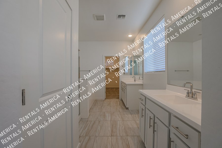 Beautiful Home With Appliances property image