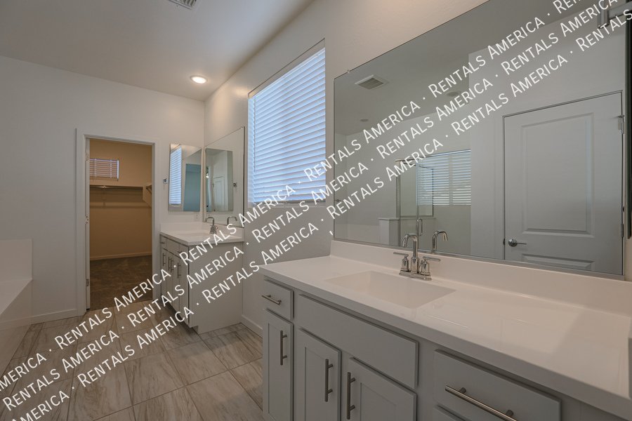 Beautiful Home With Appliances property image