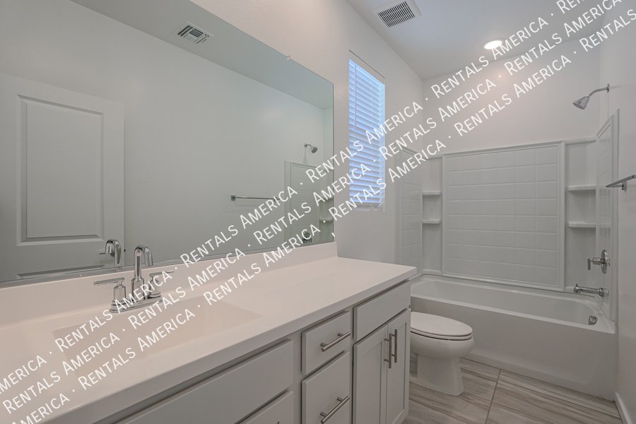 Beautiful Home With Appliances property image