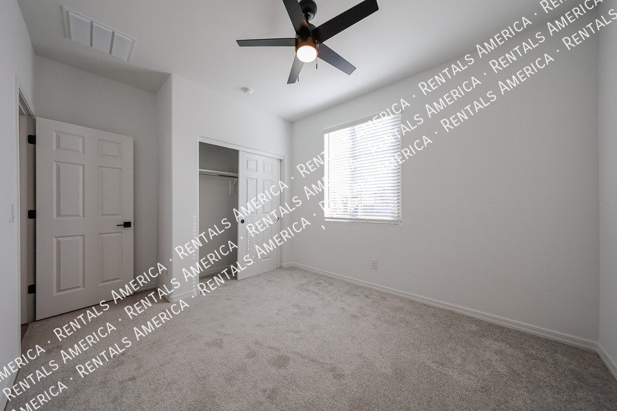 5528 W Mcneil St property image