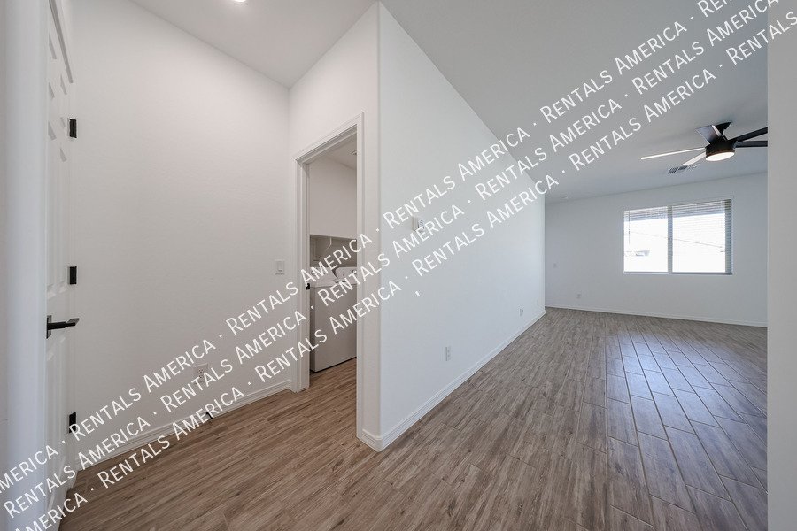 5528 W Mcneil St property image