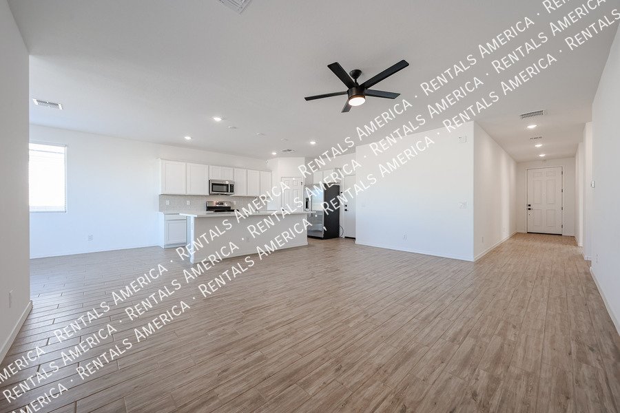 5528 W Mcneil St property image