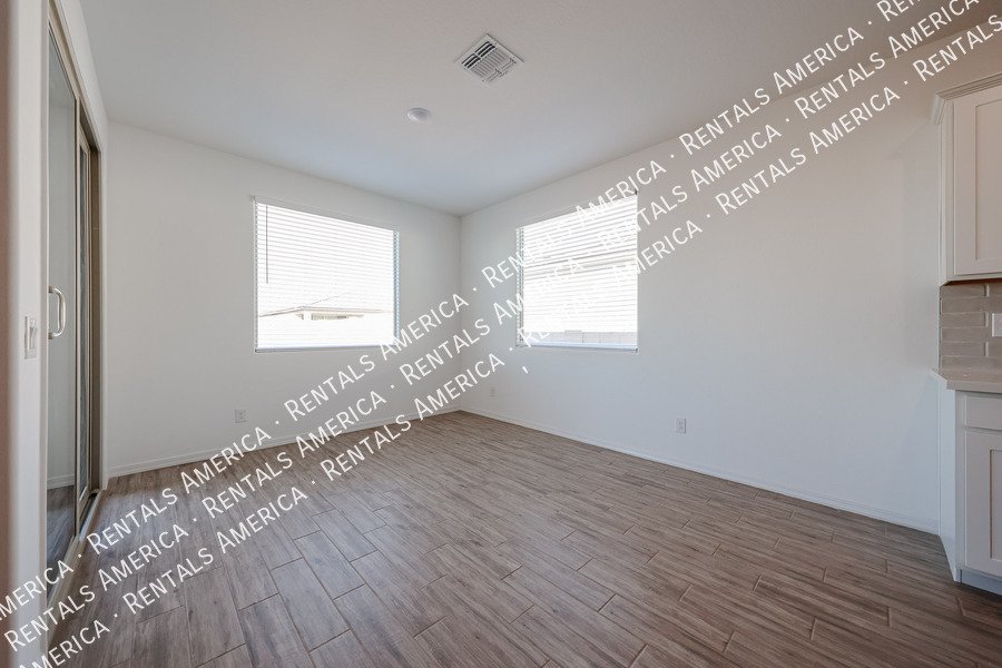 5528 W Mcneil St property image