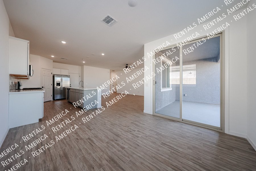 5528 W Mcneil St property image