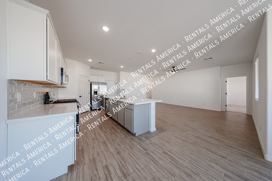 5528 W Mcneil St property image