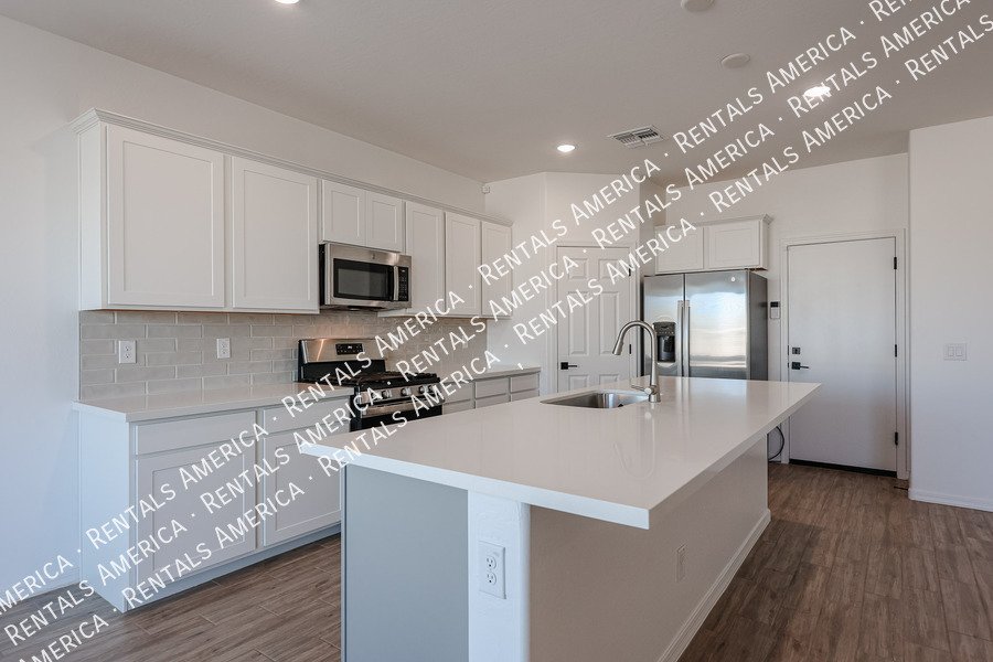 5528 W Mcneil St property image