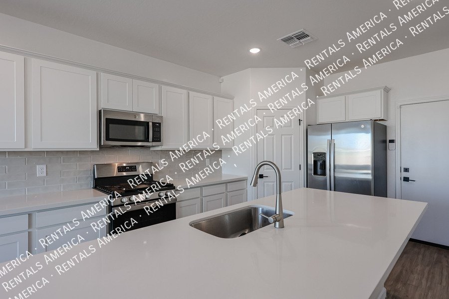 5528 W Mcneil St property image