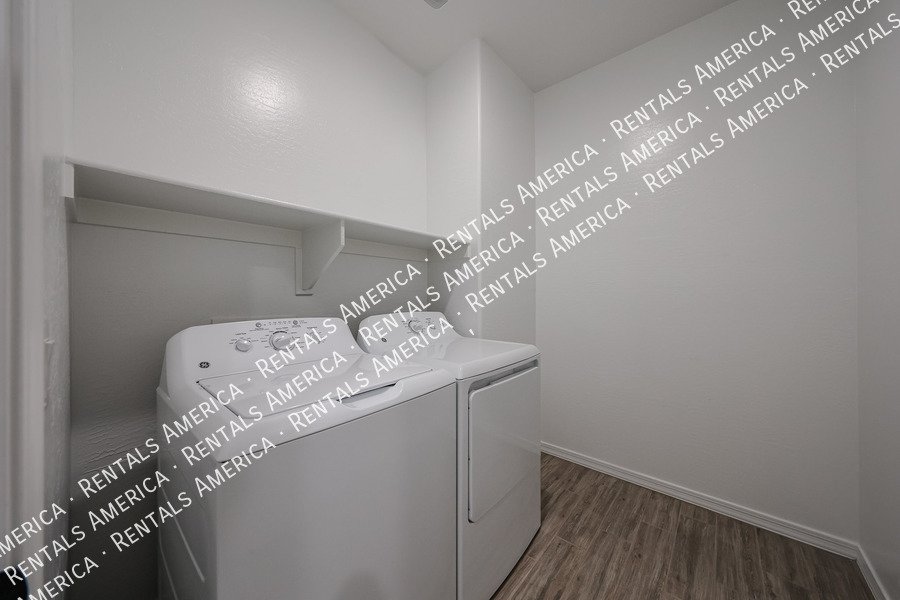 5528 W Mcneil St property image