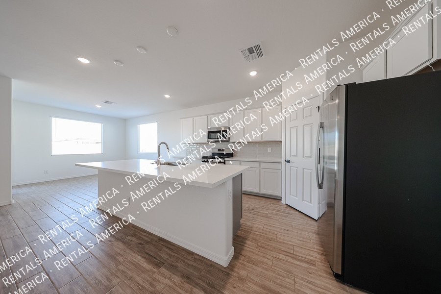 5528 W Mcneil St property image