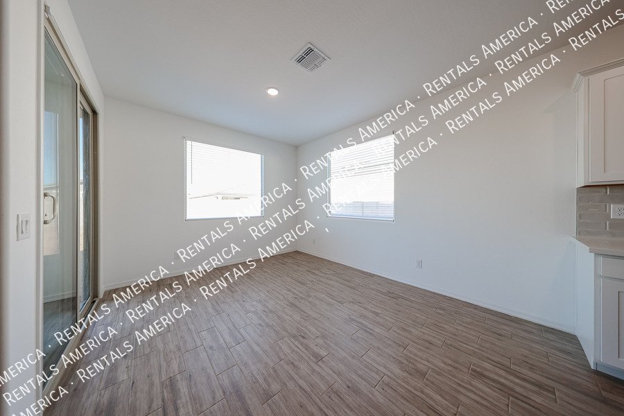 5528 W Mcneil St property image