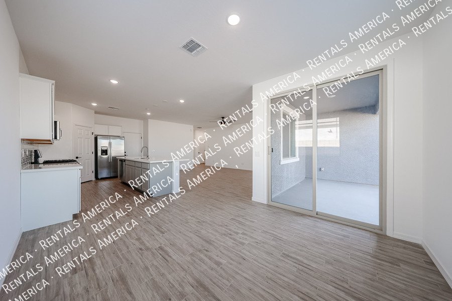 5528 W Mcneil St property image