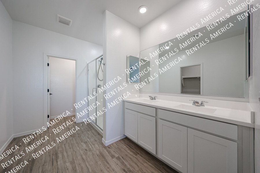 5528 W Mcneil St property image