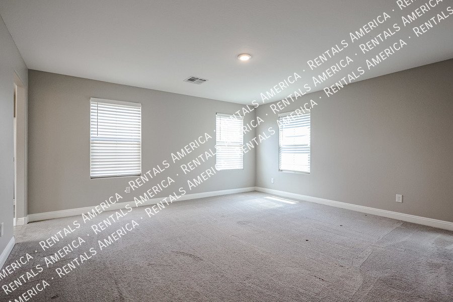 3 bedroom 2.5 bath with Community Pool property image