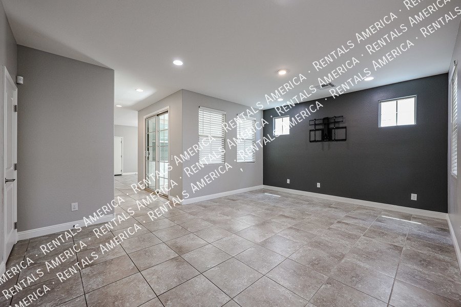 3 bedroom 2.5 bath with Community Pool property image