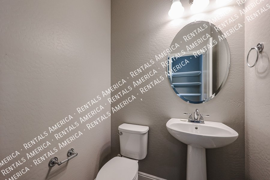 3 bedroom 2.5 bath with Community Pool property image