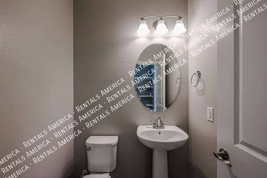 3 bedroom 2.5 bath with Community Pool property image