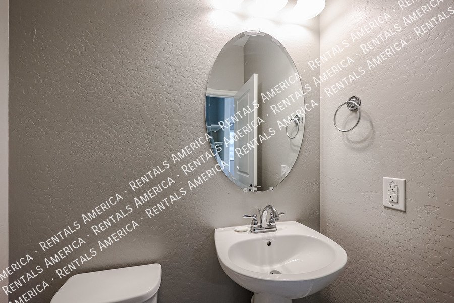 3 bedroom 2.5 bath with Community Pool property image