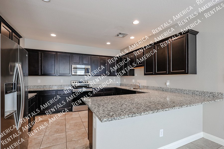 3 bedroom 2.5 bath with Community Pool property image