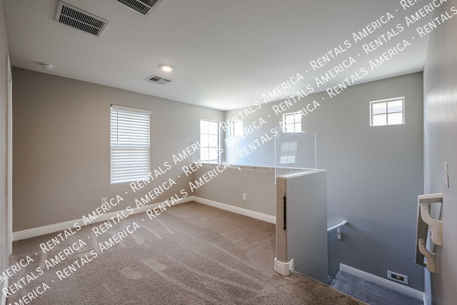 3 bedroom 2.5 bath with Community Pool property image