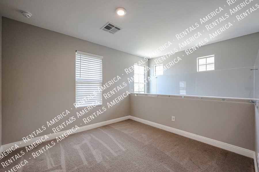 3 bedroom 2.5 bath with Community Pool property image