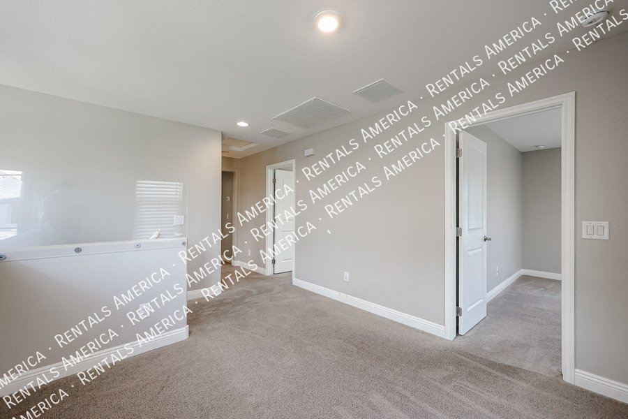 3 bedroom 2.5 bath with Community Pool property image