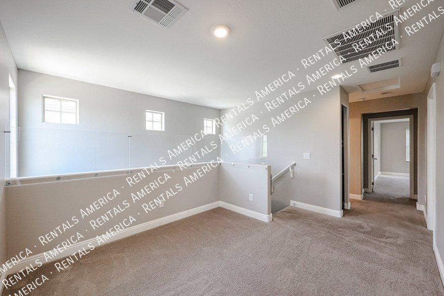 3 bedroom 2.5 bath with Community Pool property image