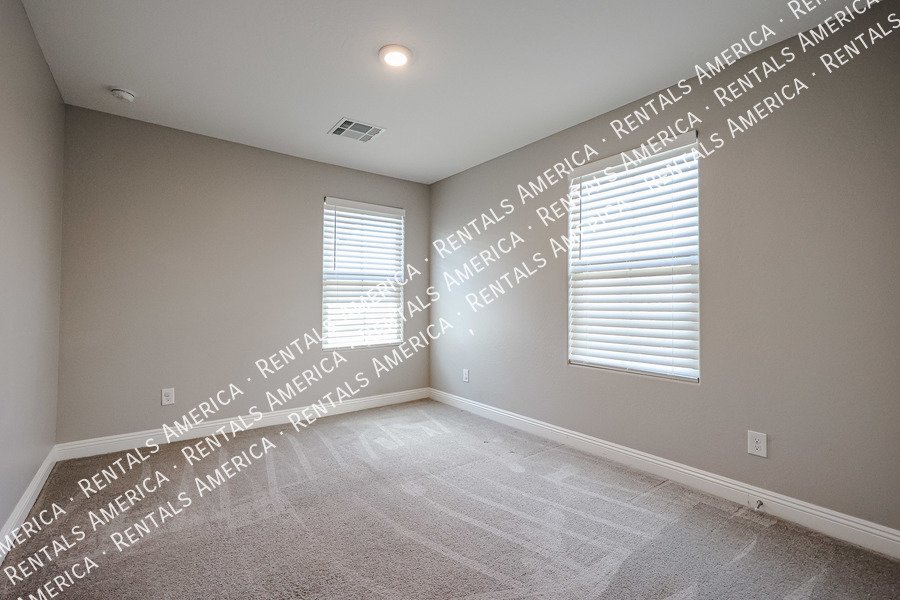 3 bedroom 2.5 bath with Community Pool property image