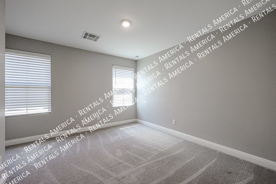 3 bedroom 2.5 bath with Community Pool property image