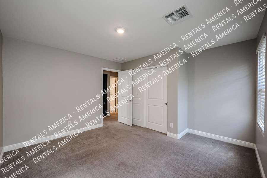 3 bedroom 2.5 bath with Community Pool property image