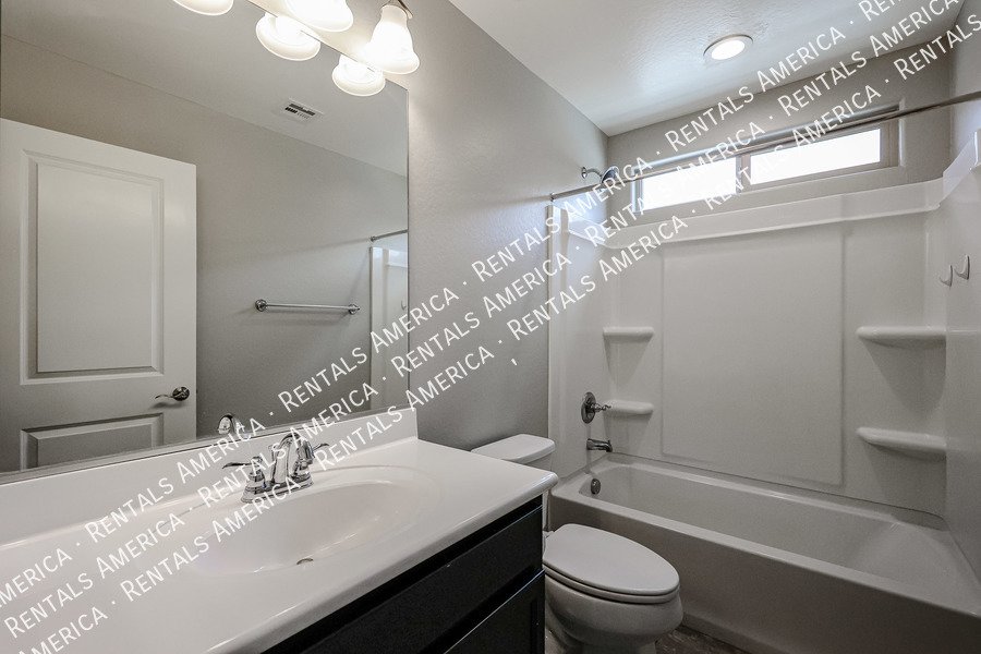 3 bedroom 2.5 bath with Community Pool property image