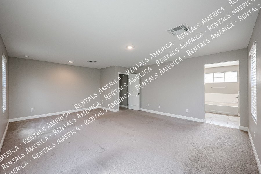 3 bedroom 2.5 bath with Community Pool property image