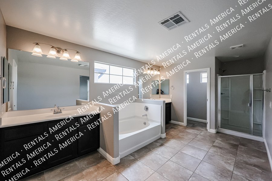 3 bedroom 2.5 bath with Community Pool property image