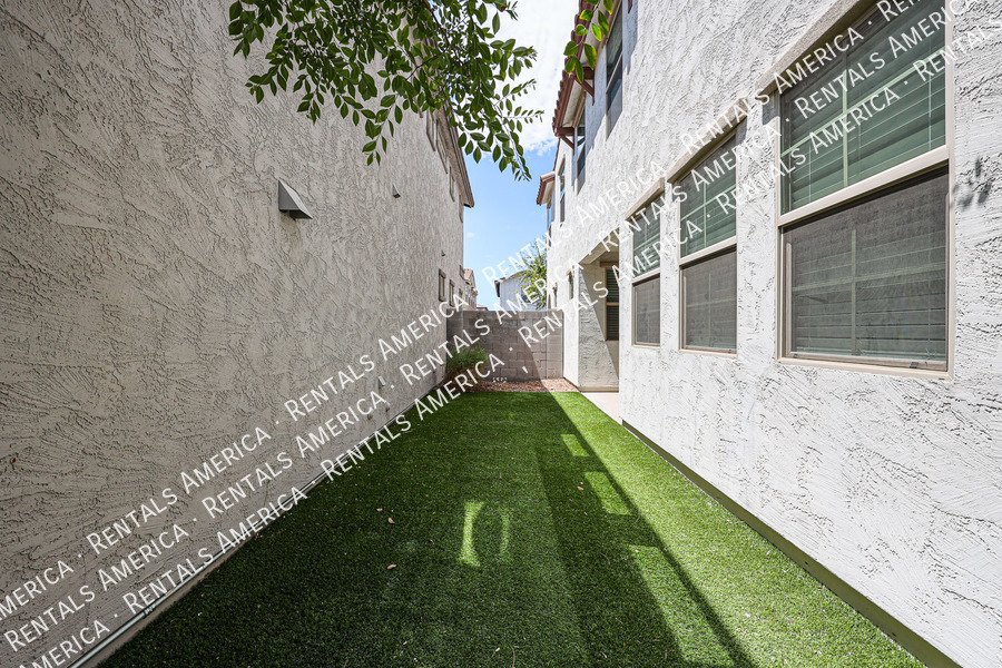 3 bedroom 2.5 bath with Community Pool property image