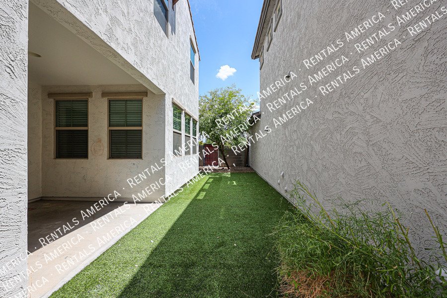 3 bedroom 2.5 bath with Community Pool property image