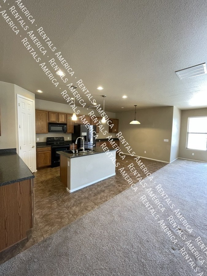 Available! 4 bed 3 Car Garage Private Pool property image