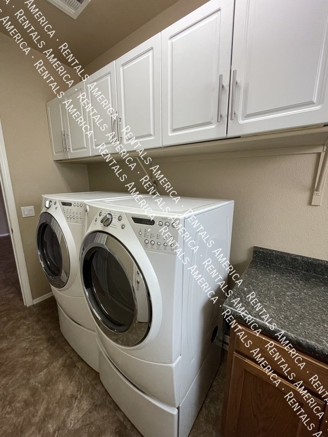 Available! 4 bed 3 Car Garage Private Pool property image