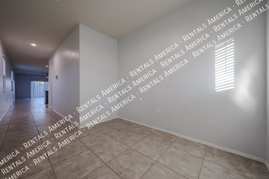 Available now! 3 bed 2 bath in Maricopa property image