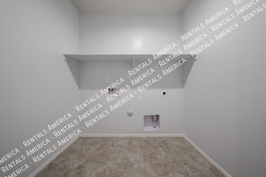 Available now! 3 bed 2 bath in Maricopa property image