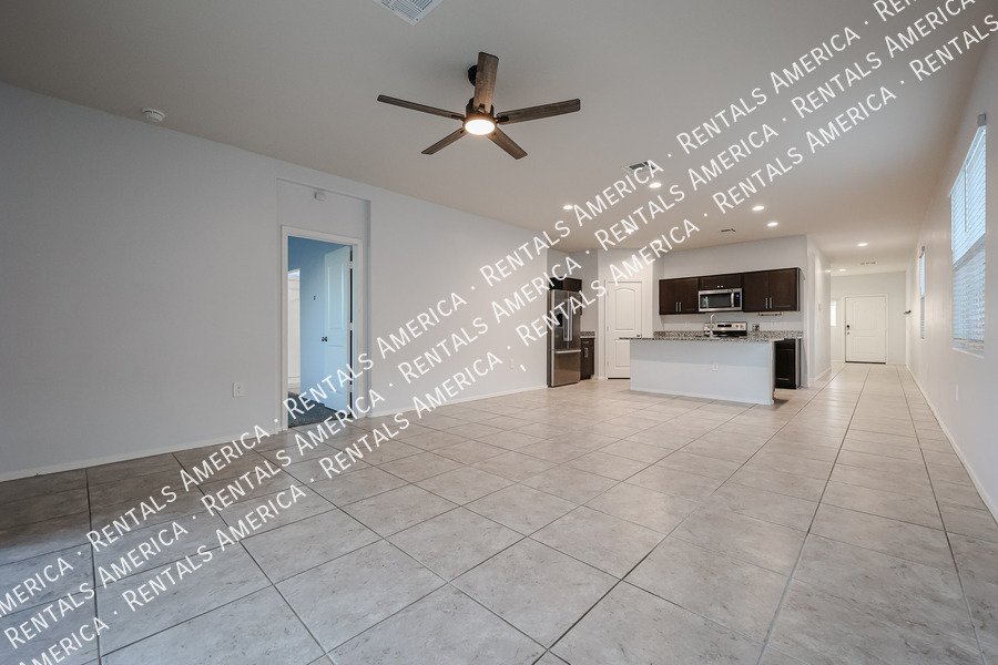 Available now! 3 bed 2 bath in Maricopa property image