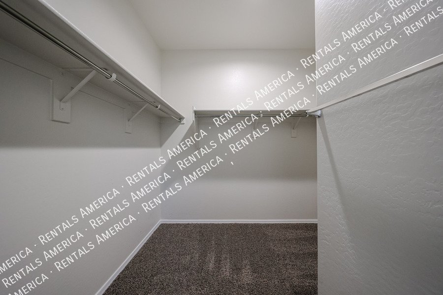 Available now! 3 bed 2 bath in Maricopa property image