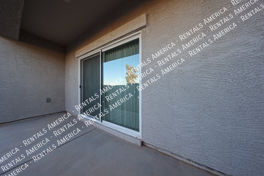 Available now! 3 bed 2 bath in Maricopa property image