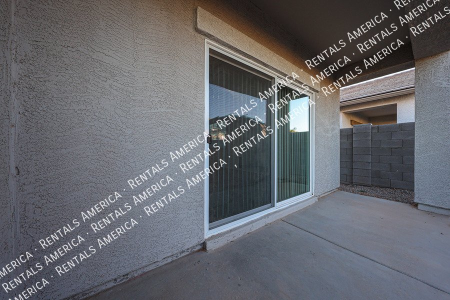 Available now! 3 bed 2 bath in Maricopa property image