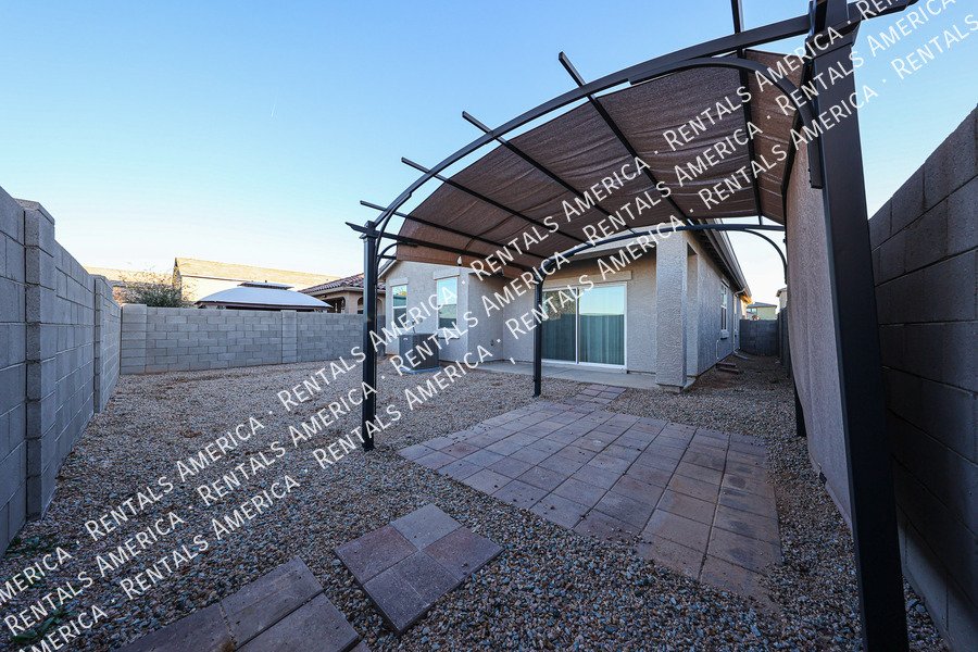 Available now! 3 bed 2 bath in Maricopa property image