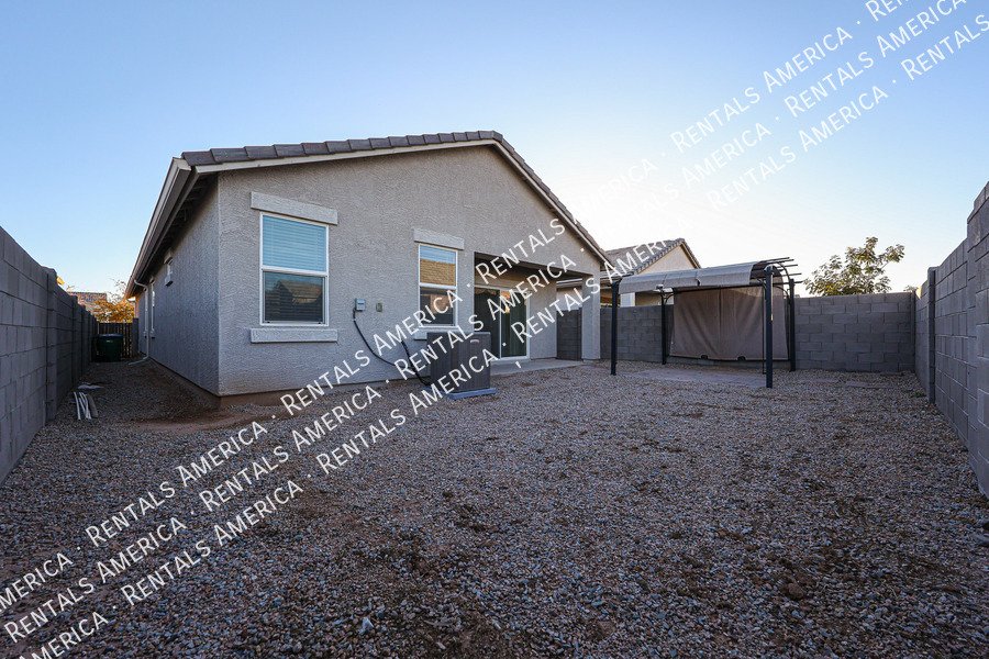 Available now! 3 bed 2 bath in Maricopa property image
