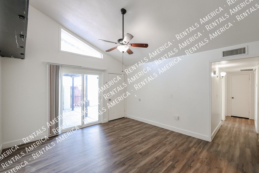 Fantastic 3/2 Bath Townhouse Riverview Area property image